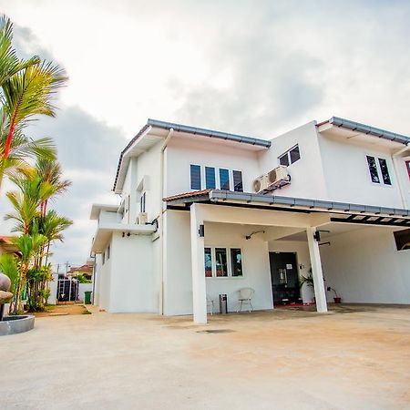 Kb50 Guesthouse Kuantan Buitenkant foto