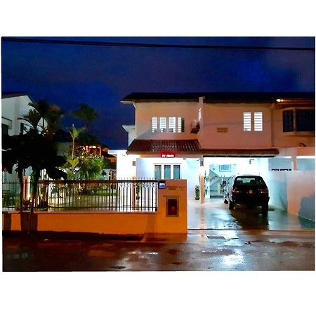 Kb50 Guesthouse Kuantan Buitenkant foto